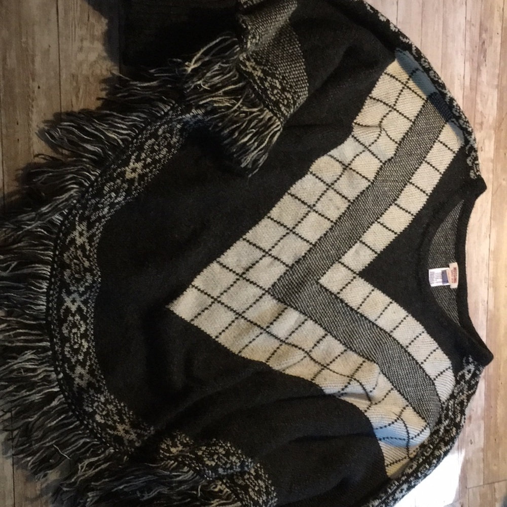Poncho women’s mossimo size large